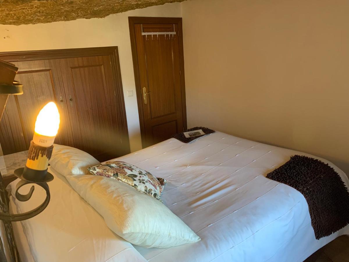 Casa Cueva "Las Calcetas" Guest House Setenil De Las Bodegas Екстериор снимка